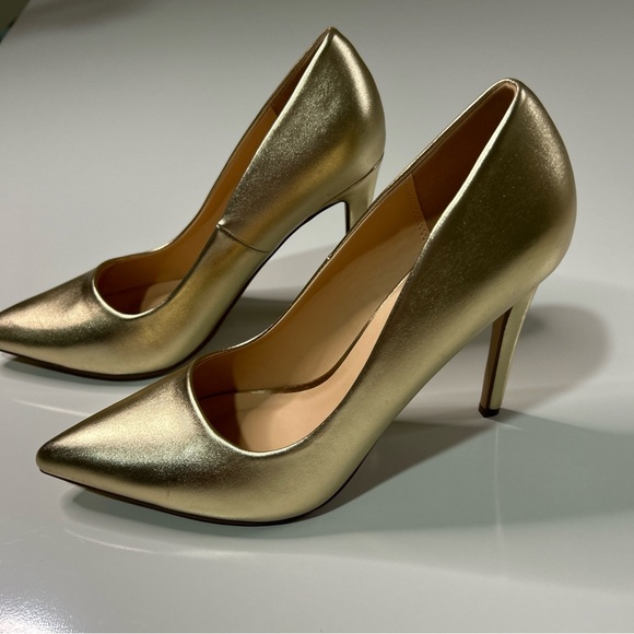 Y Not? Gold Heels Shoes Women’s 10M 4 Inch Heels Dressy Shiny Closed Pointed Toe - Picture 4 of 12
